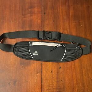 Oak and Reed belt bag running hands-free black pink